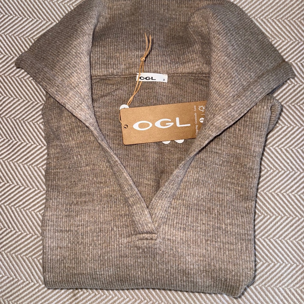 NWT!! $69 OGL Cozy Collared V-Neck Batwing Sleeve Pullover in Heather Taupe S - Picture 9 of 14